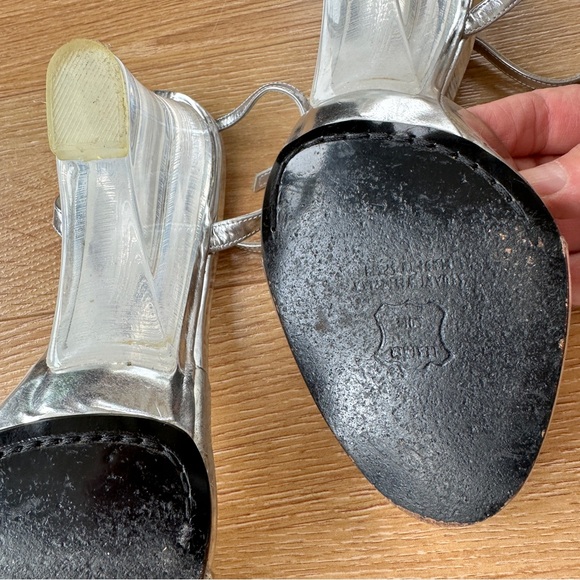 Stuart Weitzman silver wedge heel. Clear heel, great condition size 9.5 - Picture 2 of 5